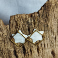 Boucles d’oreilles étoile nacre blanche dans cadre losange doré sur crochet acier inoxydable
