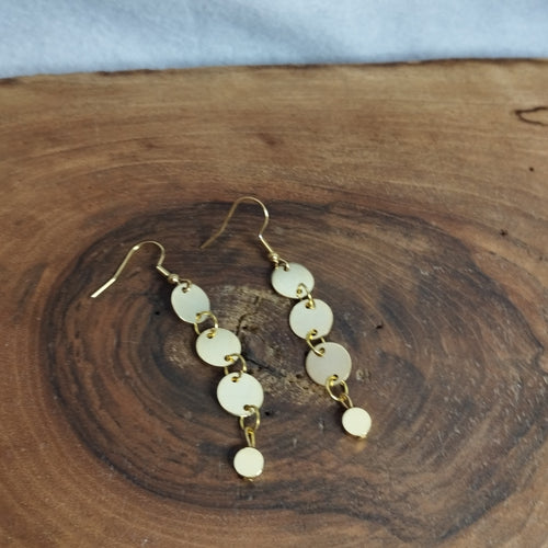 Boucles d’oreilles cascade de 4 disques dorés sur crochet acier inoxydable