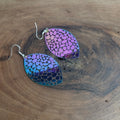 Boucles d’oreilles œil de chat filigrane mosaïque holographique irisé rose violet turquoise sur crochet acier inoxydable