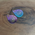 Boucles d’oreilles goutte mandala floral holographique irisé violet turquoise rose sur crochet acier inoxydable