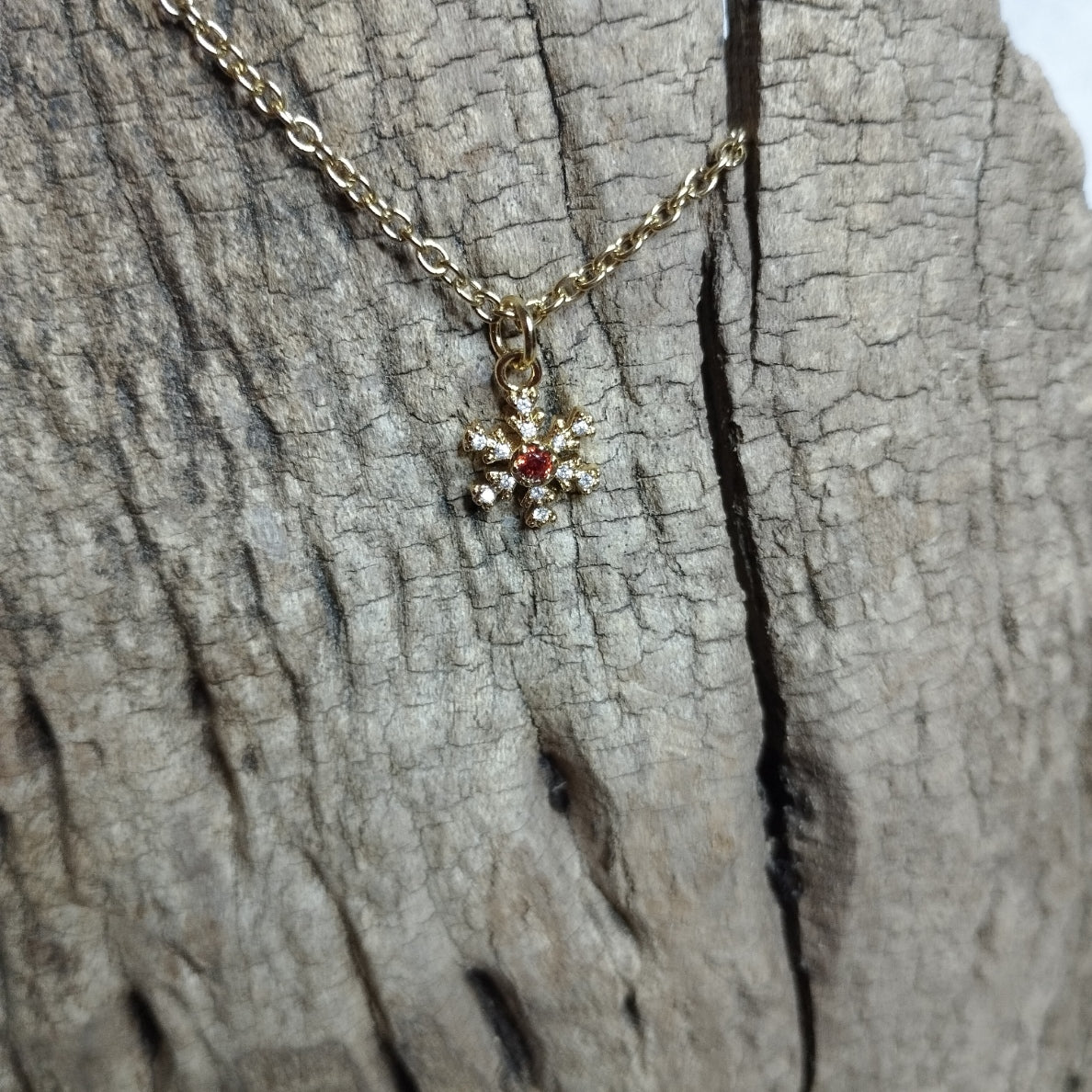 Collier flocon de neige doré strass avec cristal rouge orange