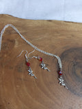 Parure fée argentée avec cristaux rouges facettés - collier et boucles d’oreilles assortis