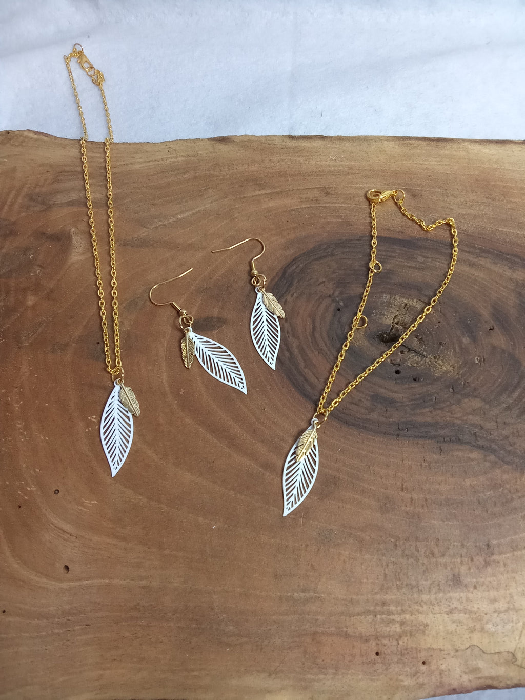 Parure feuille ajournée dorée - collier, bracelet et boucles d’oreilles assortis