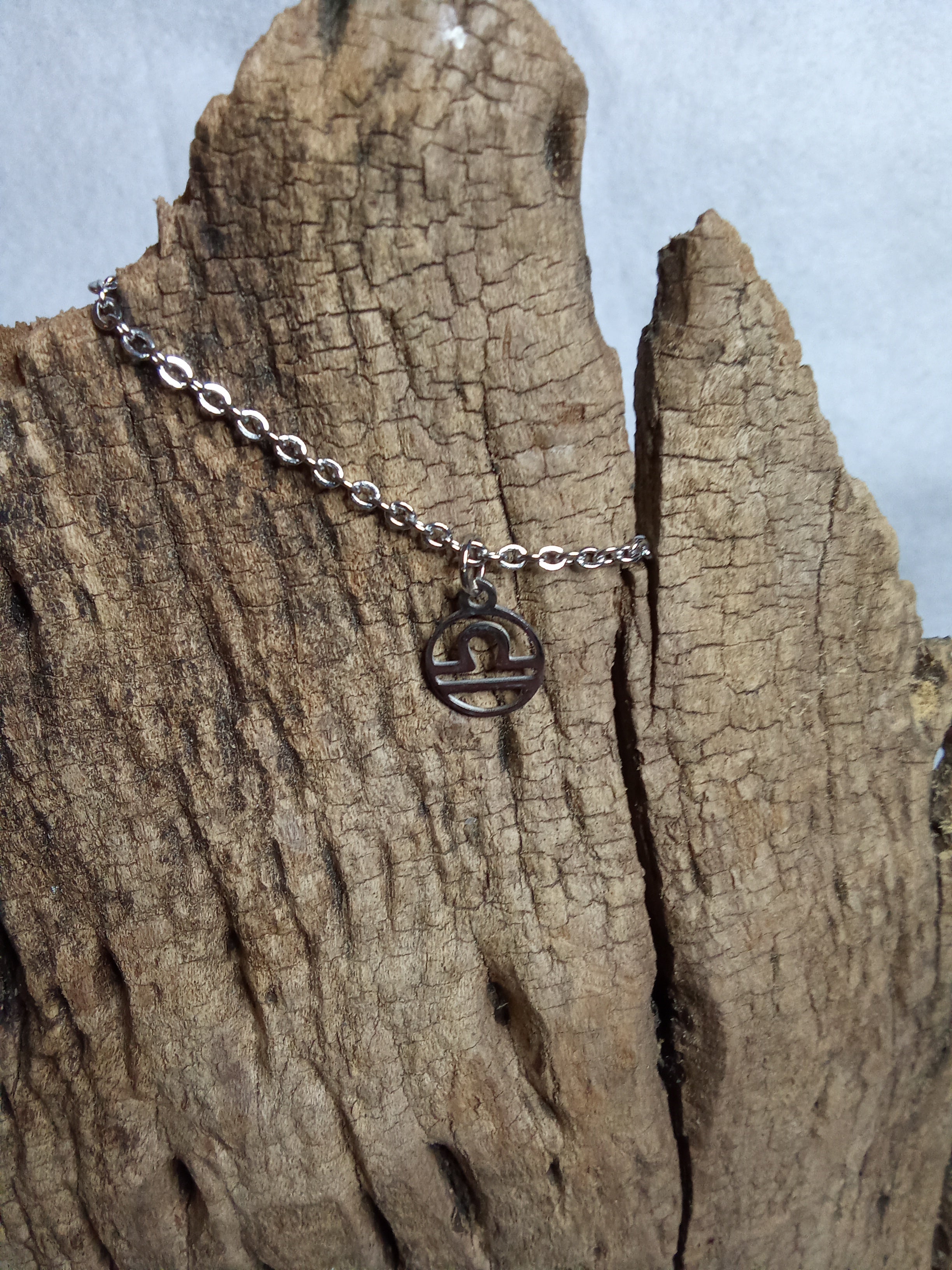 Collier signe du zodiaque Gémeaux argenté