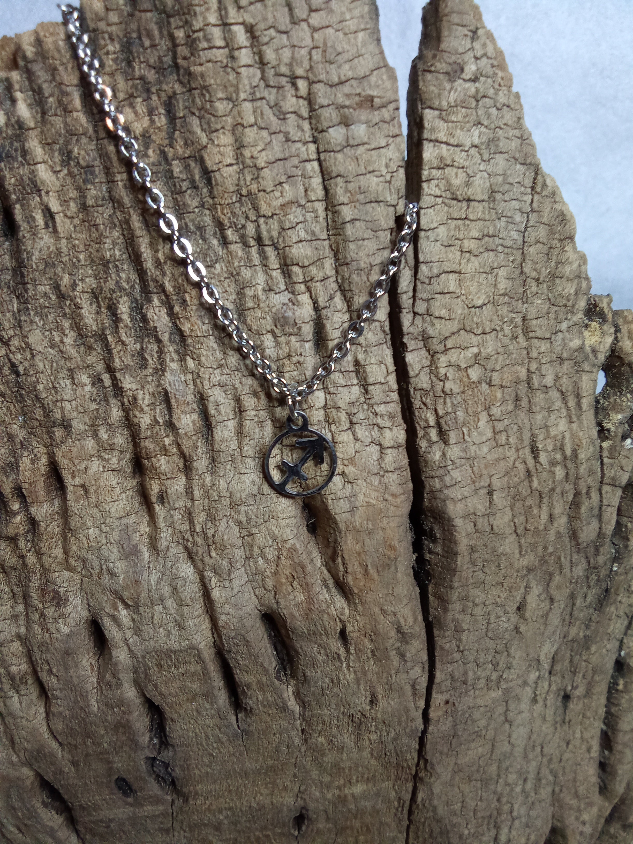 Collier signe du zodiaque Verseau argenté