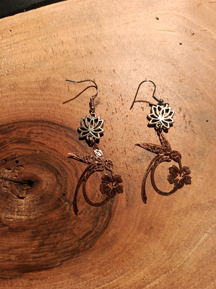 Boucles d'oreilles colibri hibiscus - bronze avec charm lotus