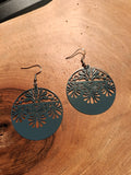 Boucles d'oreilles rondes filigrane papillon - coloris bleu canard pétrole