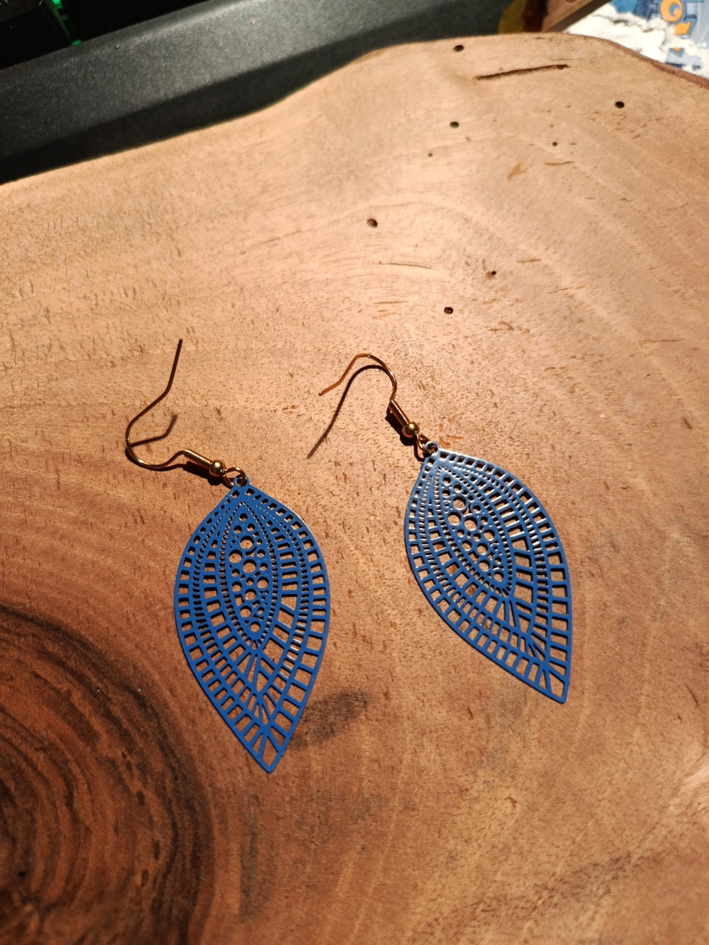 Boucles d'oreilles feuille filigranée dorée