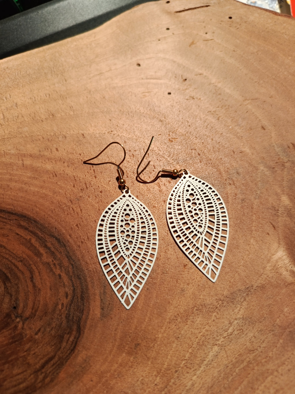 Boucles d'oreilles feuille filigranée bleu pétrole