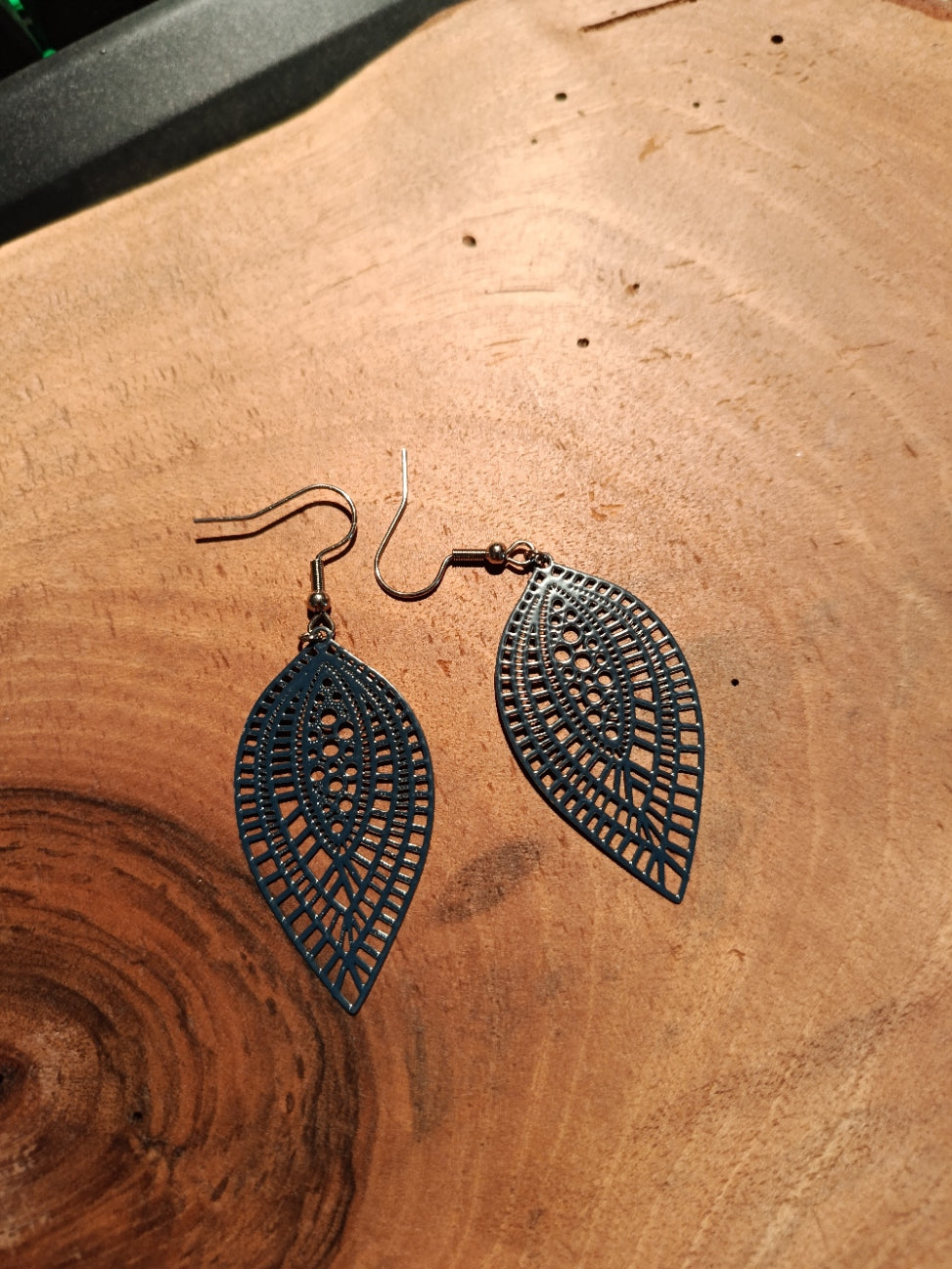 Boucles d'oreilles feuille filigranée coloris bronze