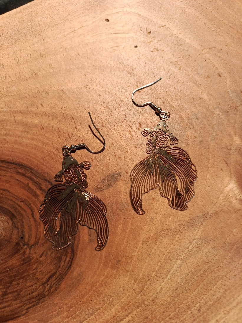 Boucles d'oreilles poisson Betta coloris bronze détail