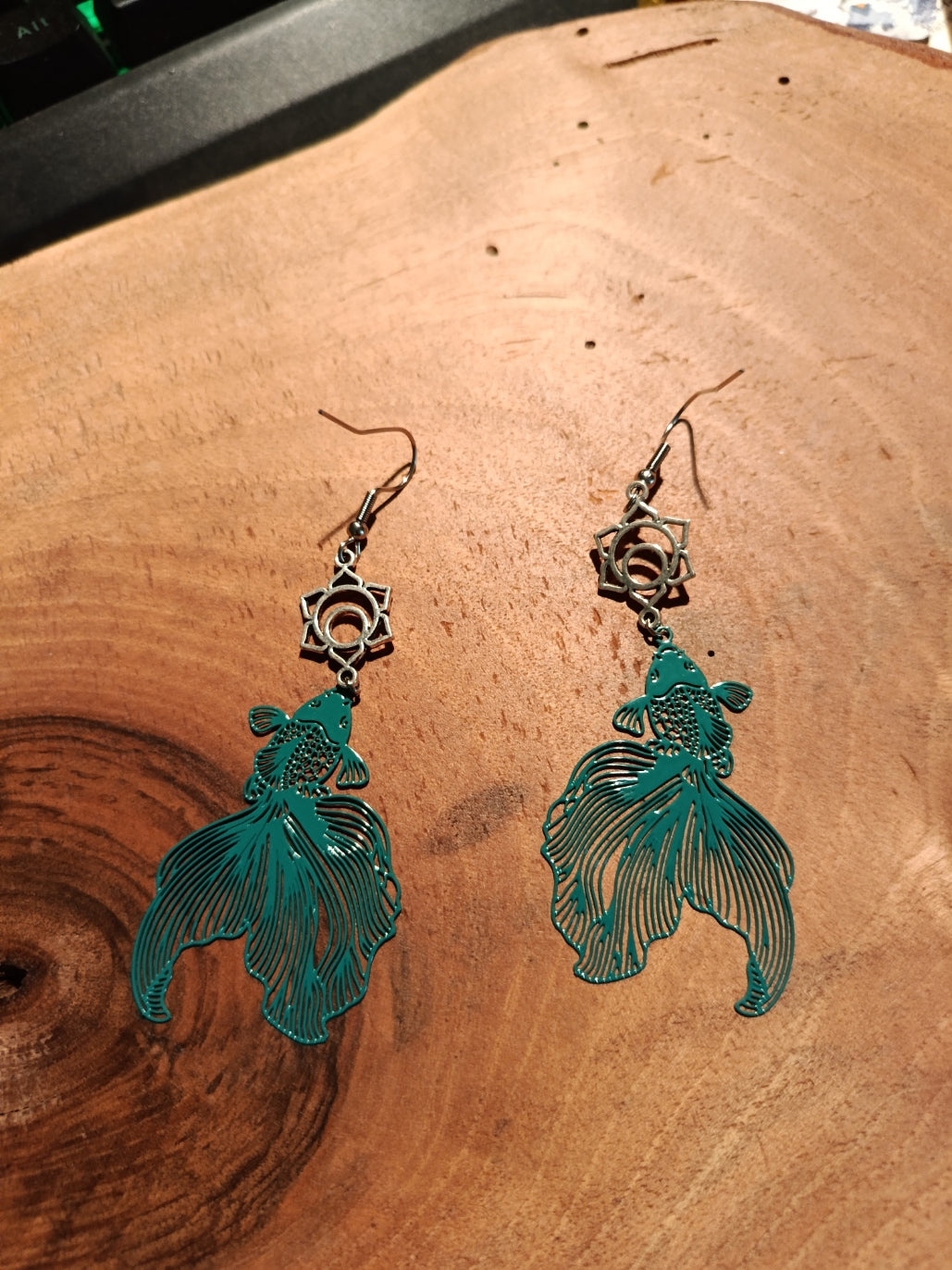 Boucles d'oreilles poisson Betta coloris doré détail