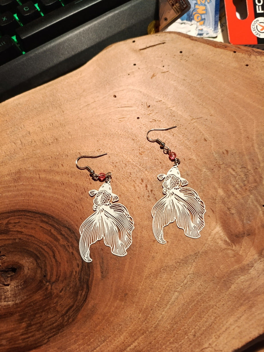 Boucles d'oreilles poisson Betta coloris cuivré détail