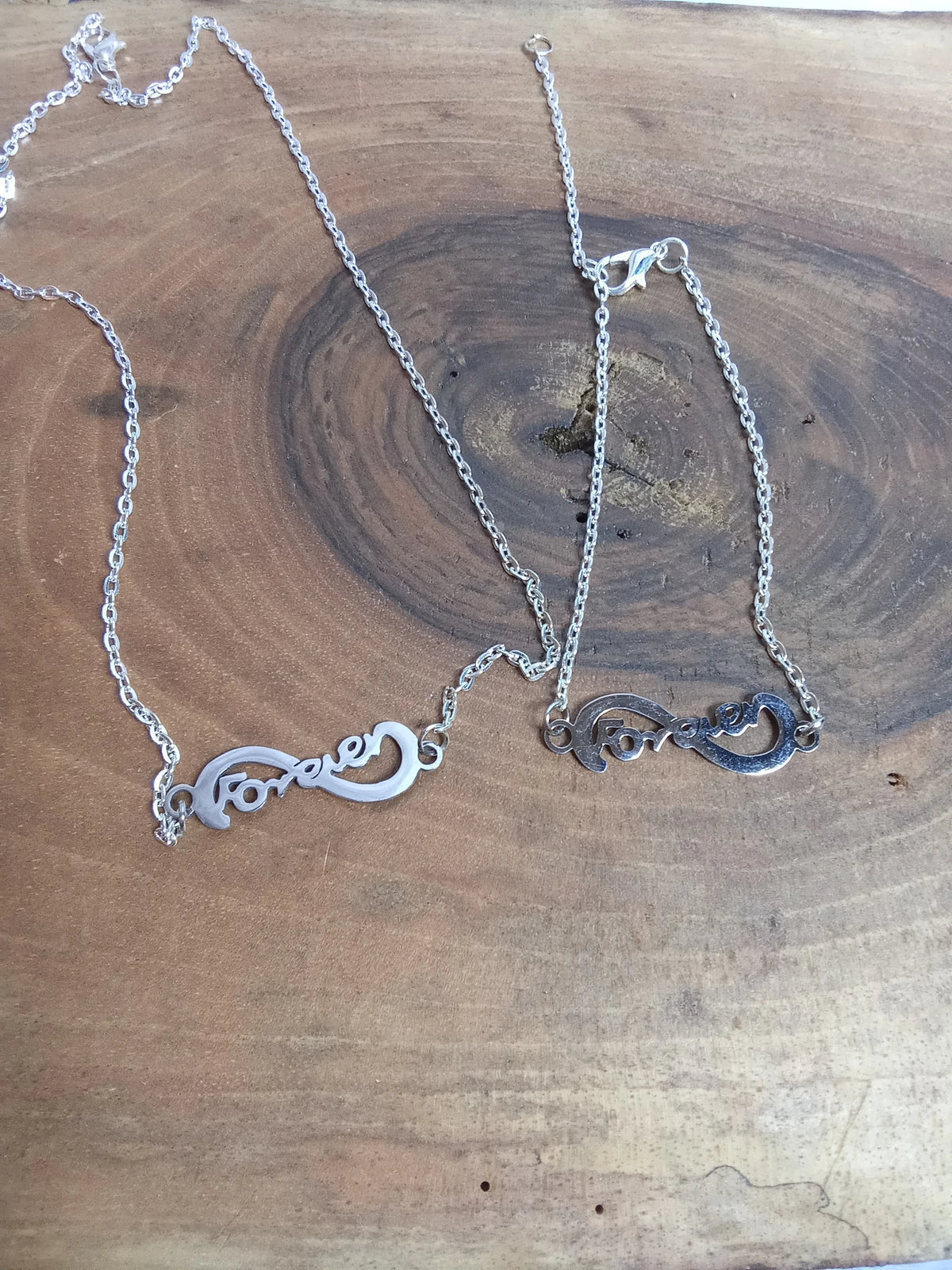 Parure Forever argentée - collier et bracelet en acier inoxydable avec pendentif infini